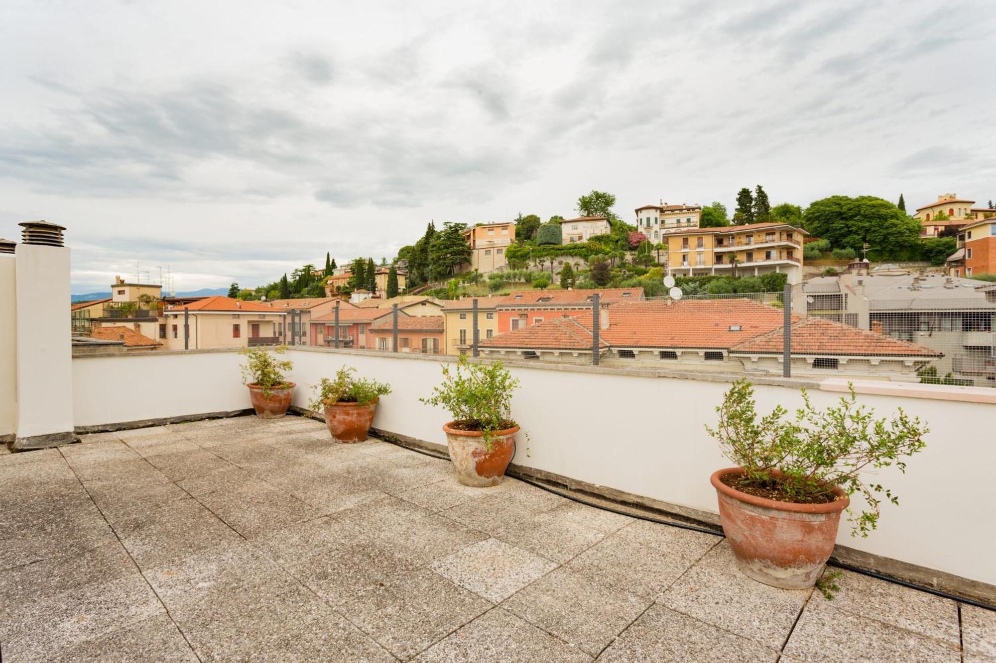 Amazing Flat With Big Terrace And Private Car Park Apartment Verona Exterior photo