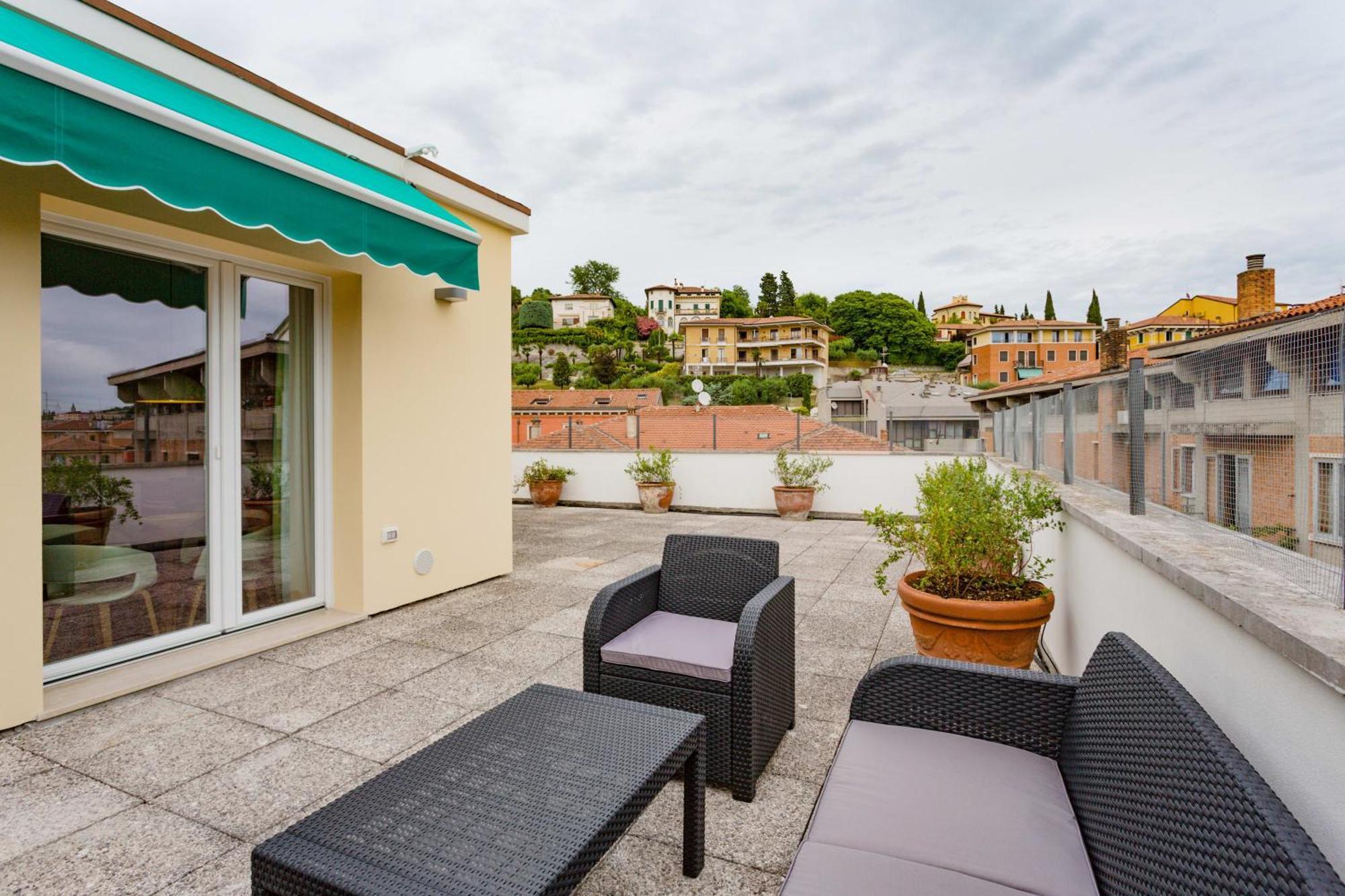Amazing Flat With Big Terrace And Private Car Park Apartment Verona Exterior photo